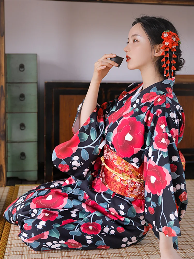 Japanese Women Formal Wear - Langes Kleid mit Blumendruck für Damen