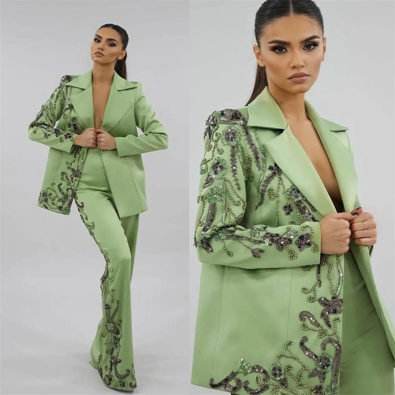Women Luxury Formal Wear - Designer-Damenanzüge aus grünem Satin, luxuriöse Perlenapplikation,