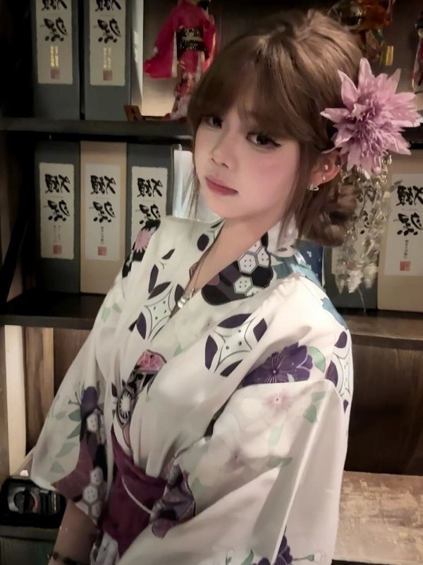 Japanese Women Formal Wear - Traditioneller Lila Kimono-Bademantel für Frauen Fotostudio