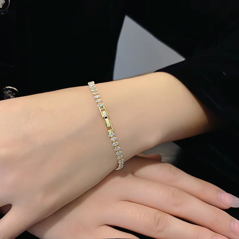Zierliches Gold-CZ-Armband – F – Women'S Formal Dinner Wear Bewertung und Preis