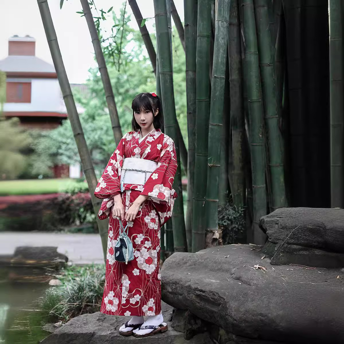 Roter japanischer Yukata-Kimon – Japanese Women Formal Wear Bewertung und Preis